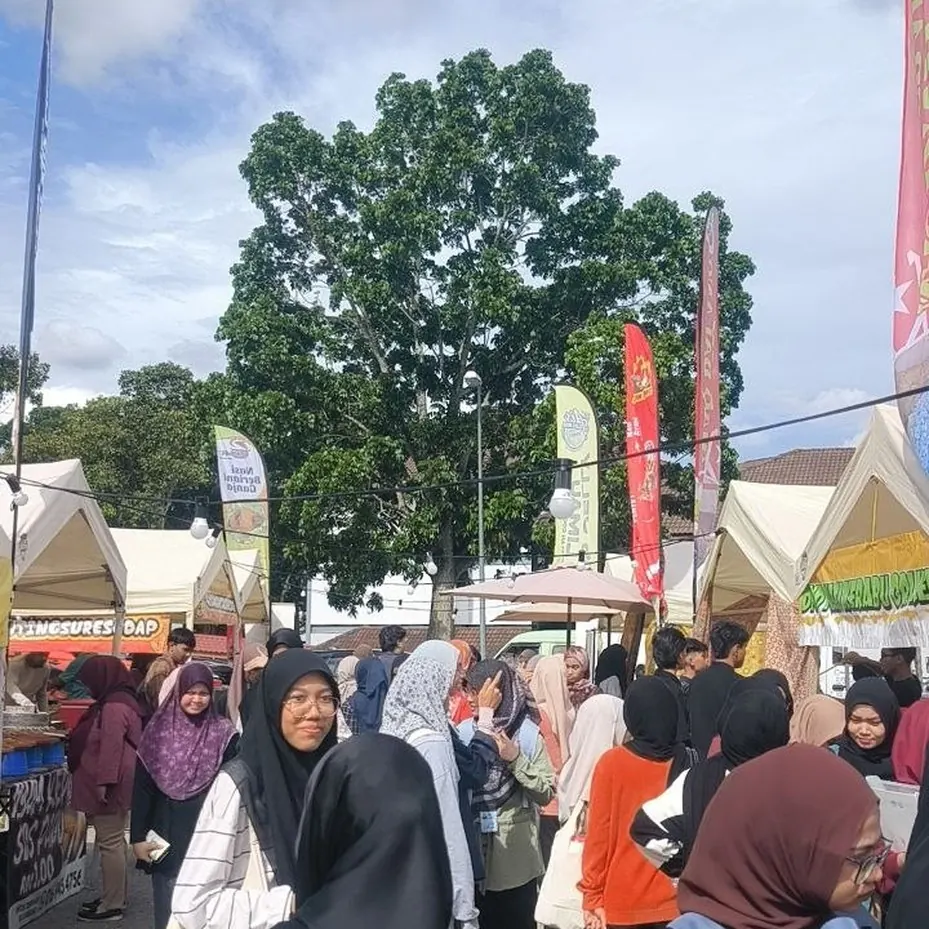 Pelajar di lorong khemah